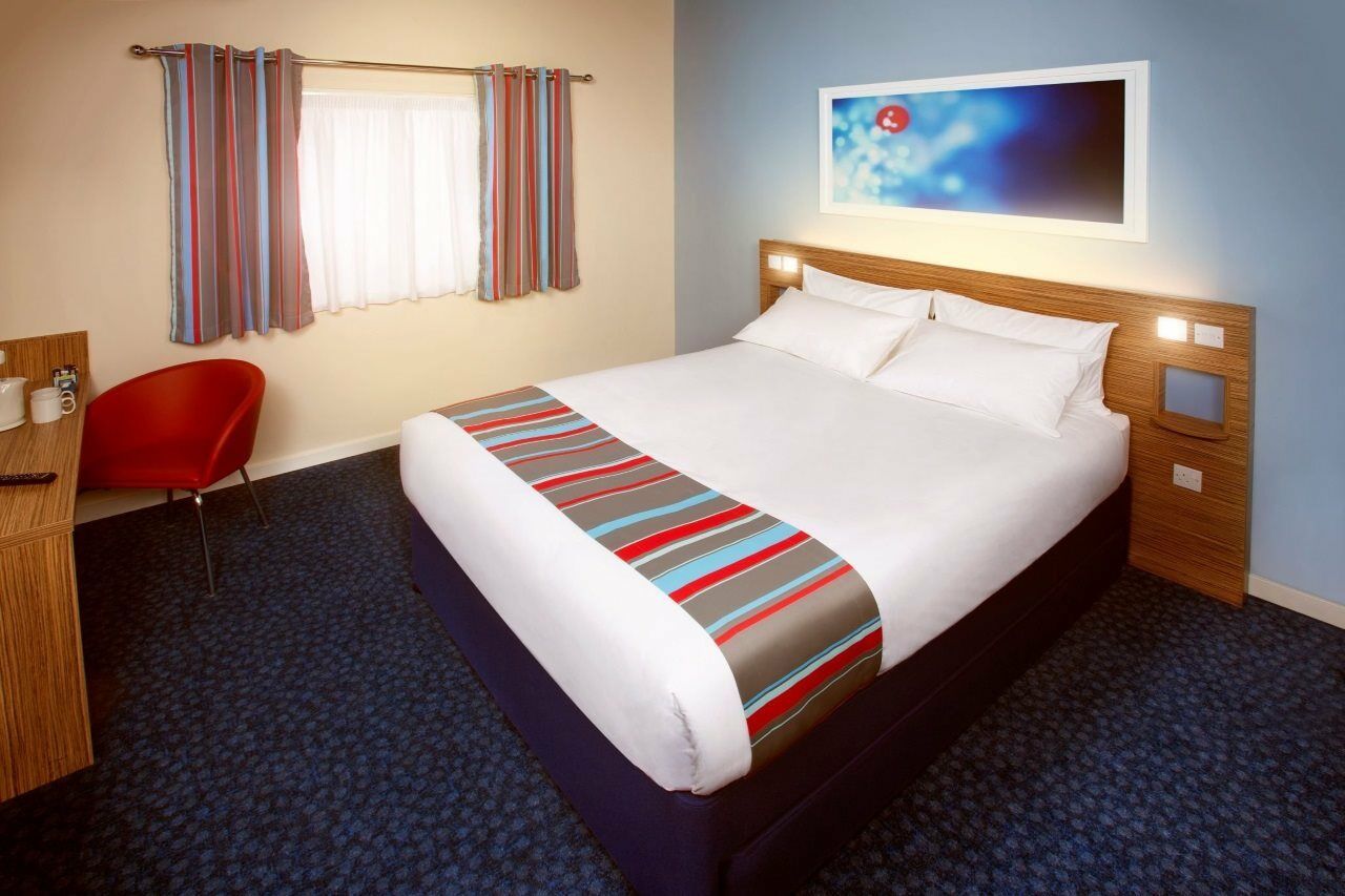 Travelodge London Teddington Exterior photo